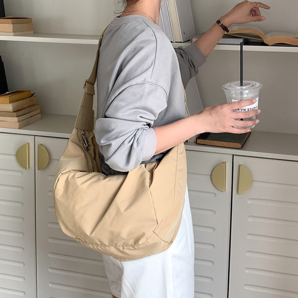 Large capacity casual nylon crossbody bag