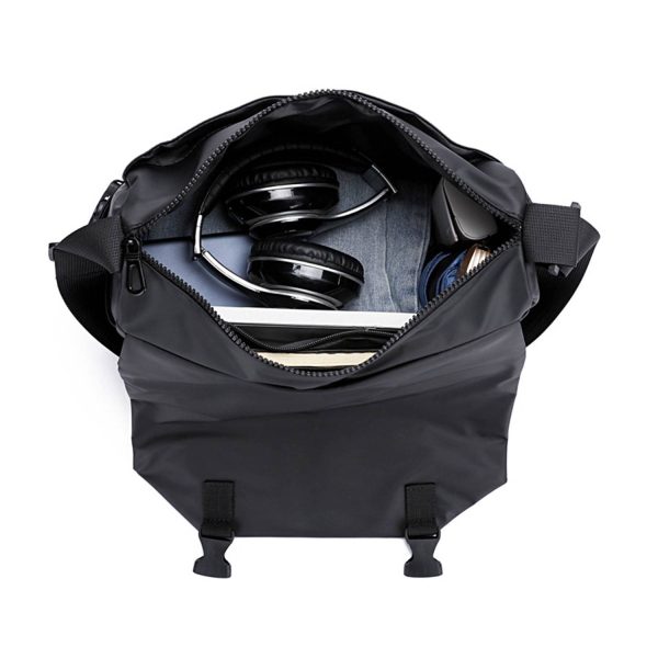 Large-capacity sports shoulder Messenger bag