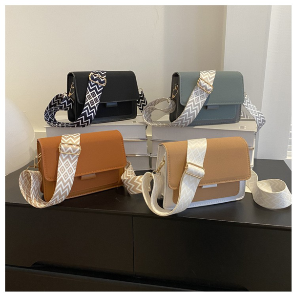 5b2e3789-2620-4f1e-87ea-3ce0929495b9_BGZA299.9.png PU Leather Square Shoulder Crossbody Bag