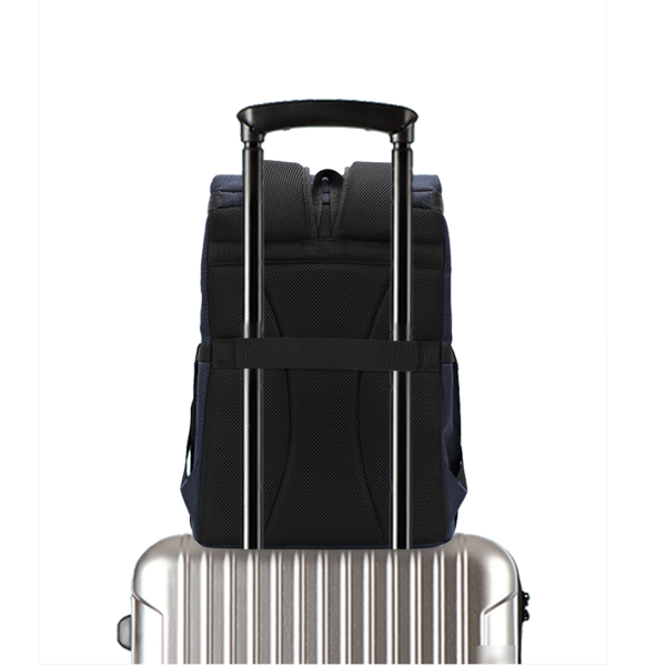 Insulated backpack for outdoor picnics