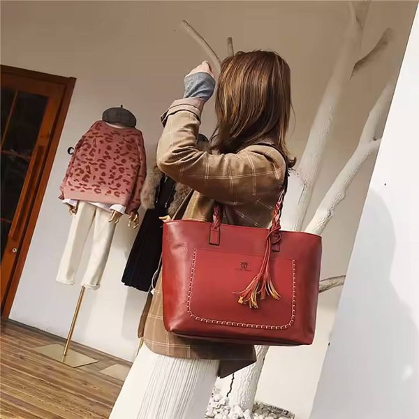 Large capacity tassel shoulder bag