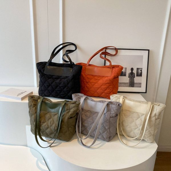 Large capacity quilted hobo handbag