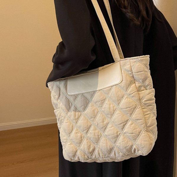 Large capacity quilted hobo handbag