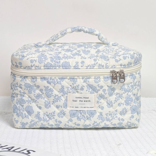 Portable Quilted Floral Makeup Bag – Durable Polyester