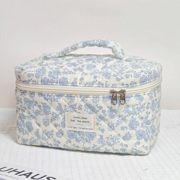 Portable Quilted Floral Makeup Bag – Durable Polyester