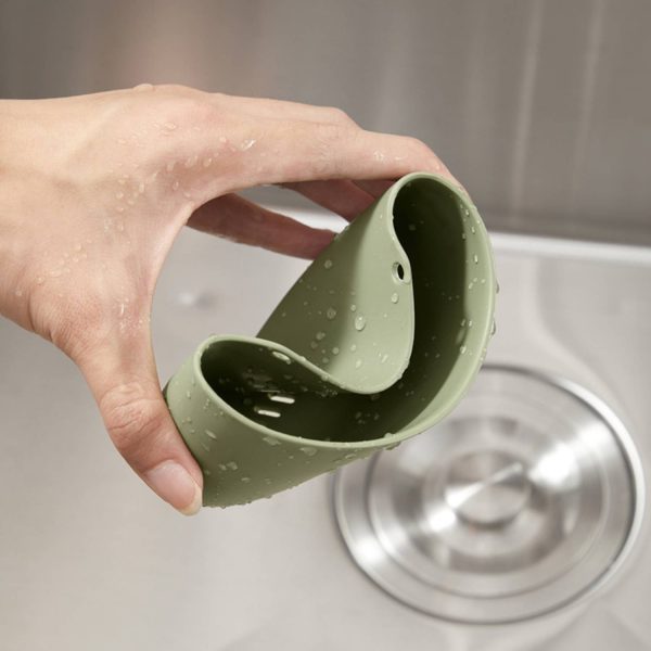 Sink hanging basket with water outlet