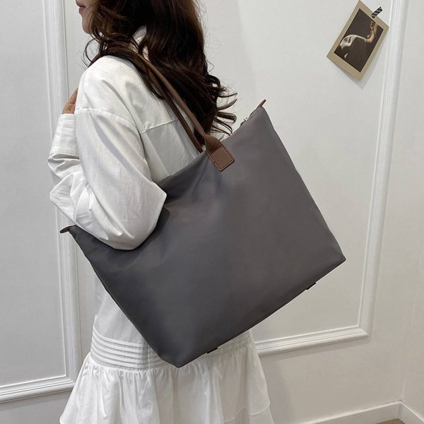 Top Zipper Large Capacity Nylon Tote Bag