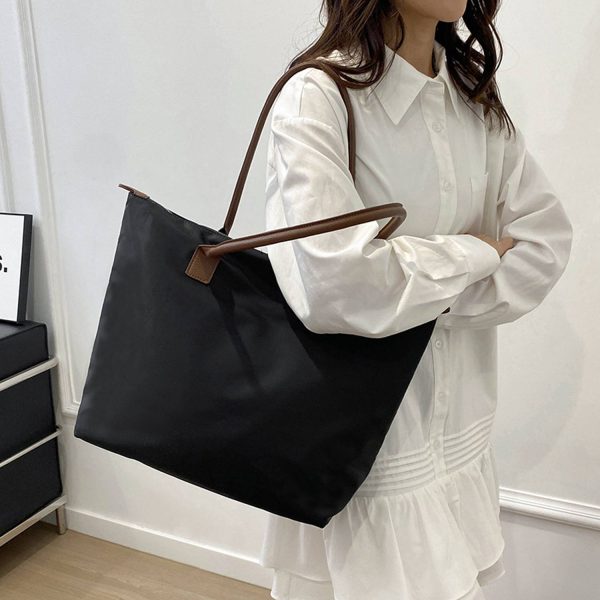 Top Zipper Large Capacity Nylon Tote Bag